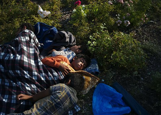 Hungary shuts down rail traffic for westward-bound migrants