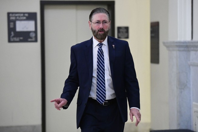 Cosby jury filled as defense alleges discrimination