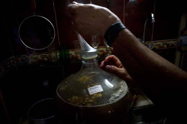 Cuban uses condoms, tropical fruit to make own brand of wine