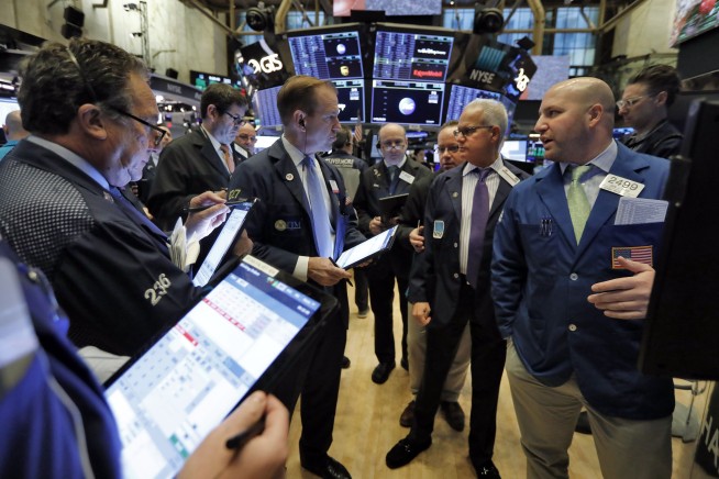 Dow sinks 2.9% after rate cut fails to stem market's dread