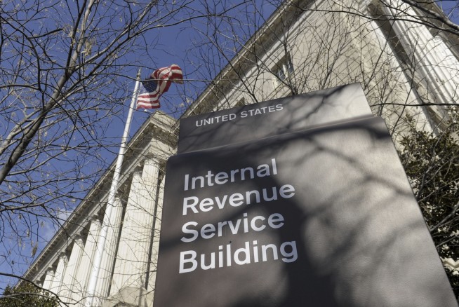 Getting the IRS on the phone is more difficult this tax filing season, experts say