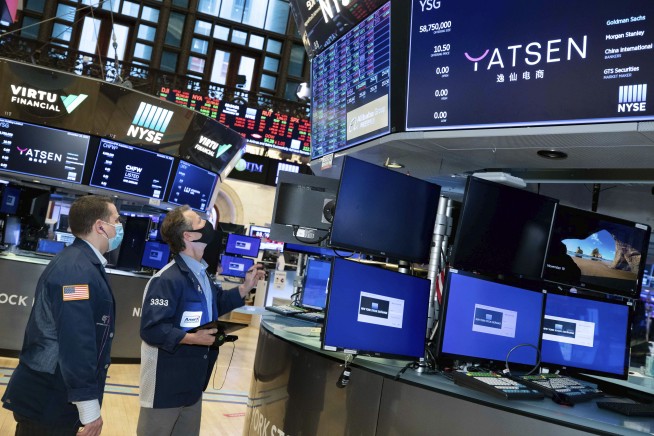 Stocks rise amid investors’ tug of war between hope, fear