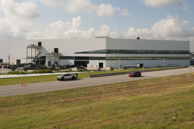 Elon Musk gets 77% approval from shareholders to get back his big, $44.9 billion Tesla pay package