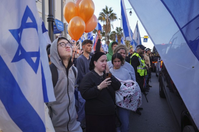 Israelis bid farewell to Shiri Bibas and her 2 young sons killed in captivity in Gaza