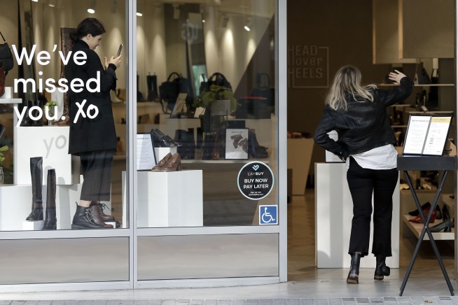 New Zealand barber snips away at midnight as nation reopens