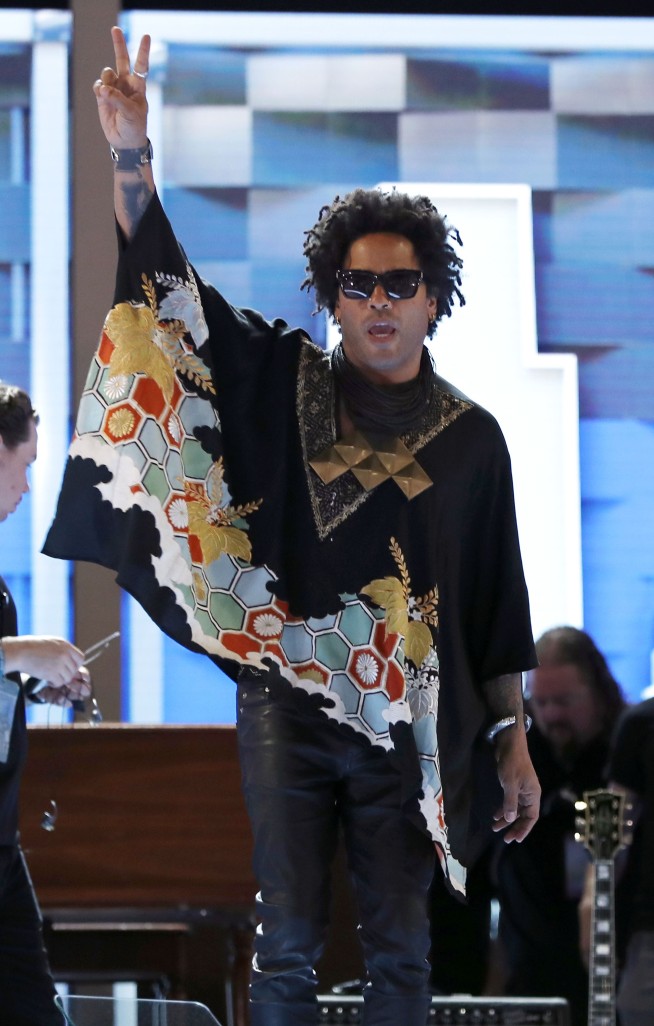 Angela Bassett, Sigourney Weaver light up DNC's third day