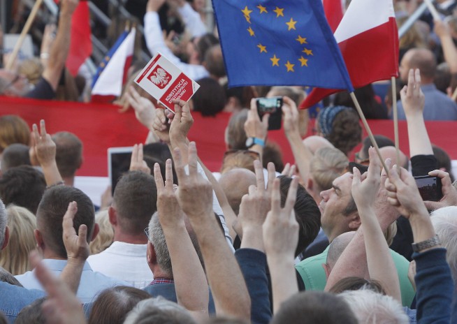 Thousands protest in Poland against court reorganizations
