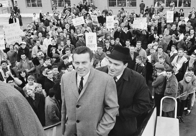 Hall of Fame Chiefs quarterback Len Dawson dies at 87