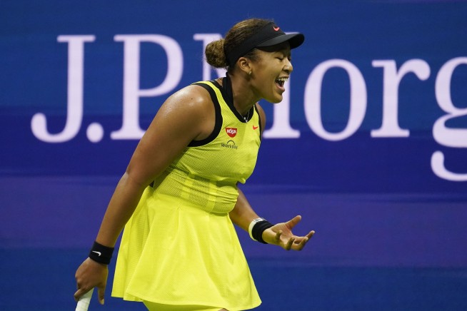 Osaka tosses racket, loses US Open match to Fernandez, 18