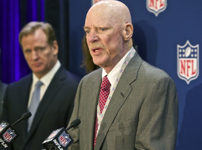 Texans owner apologizes again; attempts to explain comment