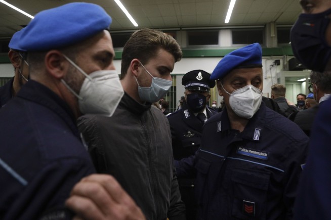 Rome jury convicts 2 US friends in slaying of police officer