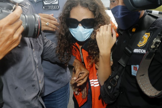 US woman who killed mom in Bali indicted on US murder charge