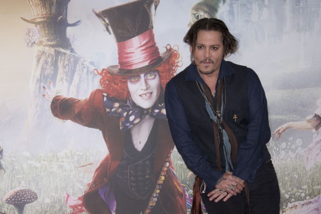 Actor Johnny Depp mocks his 'war on terrier' apology