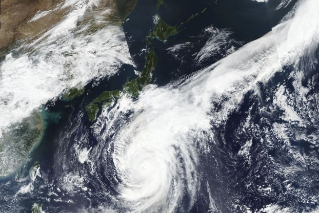 Typhoon may bring 2 feet of rain, strong winds to Tokyo area