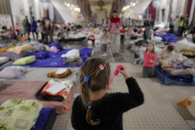 At Romania hotel, ballroom welcomes refugees fleeing Ukraine