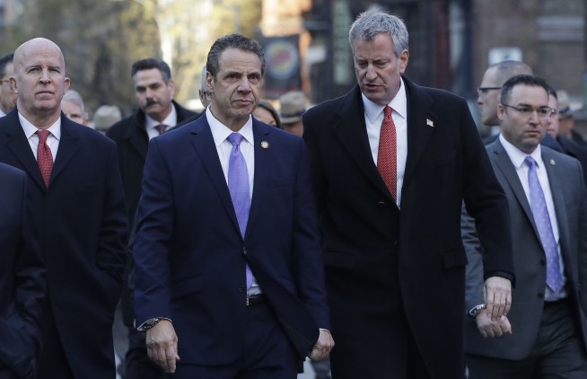 3 hurt when bomb strapped to man explodes in NY subway