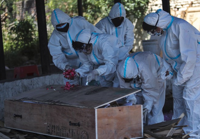 AP PHOTOS: Mass funeral pyres reflect India's COVID crisis