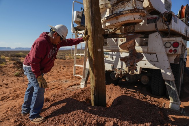 On Navajo Nation, a push to electrify more homes on the vast reservation