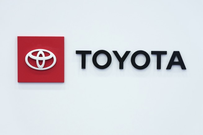 Toyota recalling 1 million vehicles for potential air bag problem