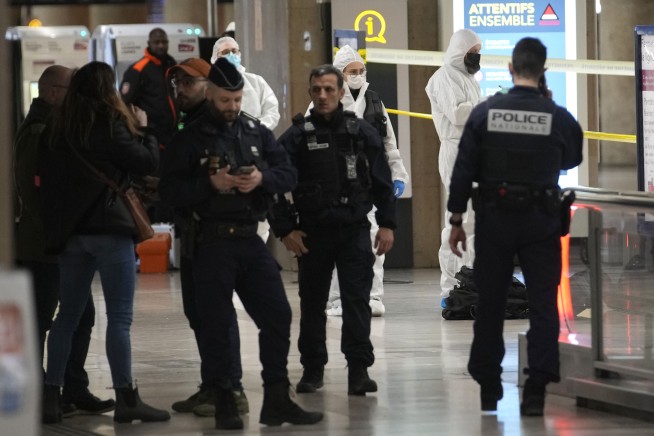 Paris police say suspect in train station attack that injured 3 may have mental health issues