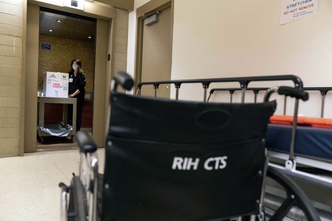 'Relieved': US health workers start getting COVID-19 vaccine