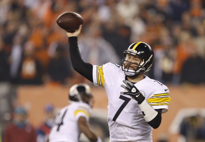 NFL Latest: Bengals struggling minus Andy Dalton