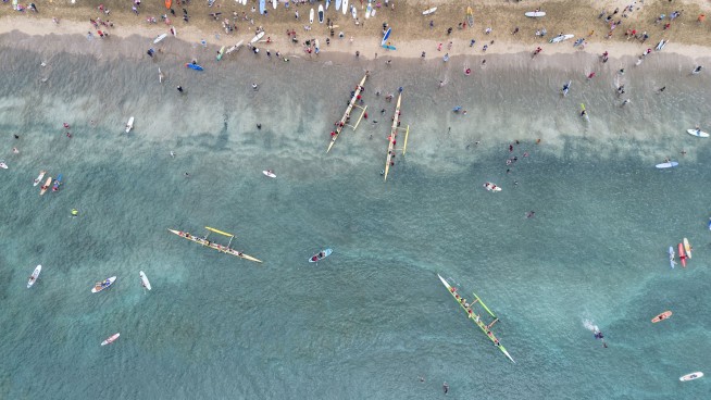 Maui remembers the 102 lost in the Lahaina wildfire with a paddle out 1 year after devastating blaze