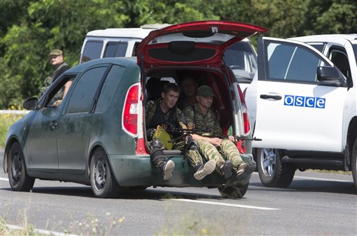 Ukraine official: Rebels lay mines near crash site