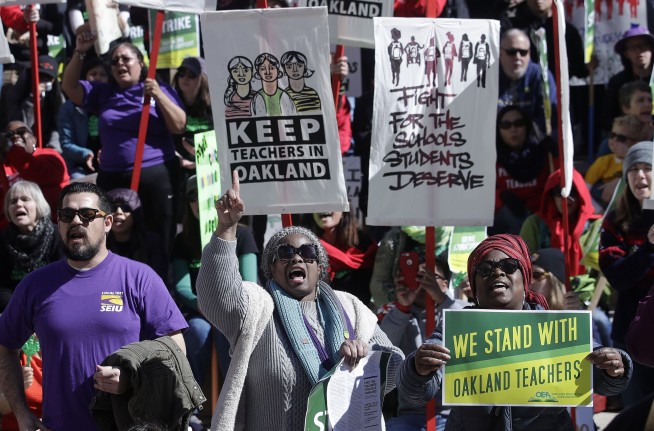 Oakland teachers strike ends with tentative deal for raise