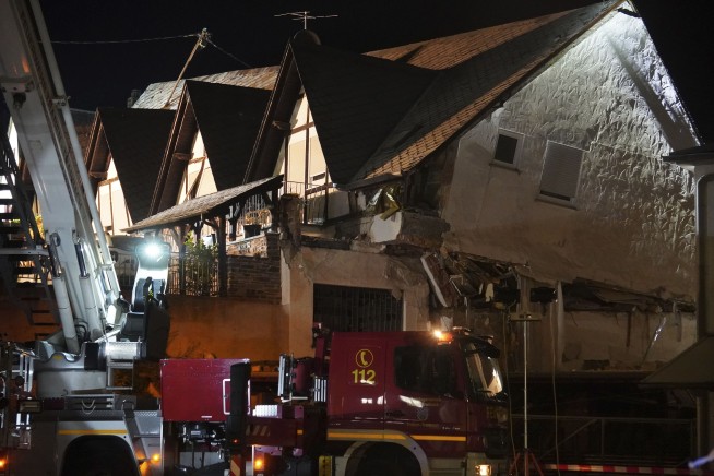 Part of a hotel on Germany's Mosel River collapses, killing 2 and trapping others for hours