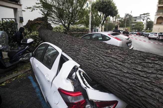 Venice hit by high tide as Italy buffeted by winds; 6 killed