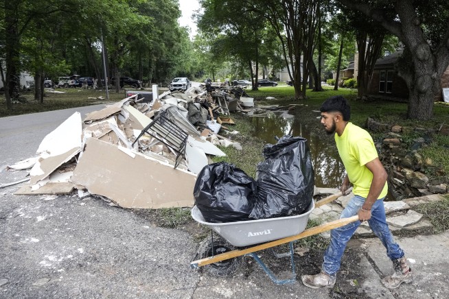 Floodwaters start receding around Houston area as recovery begins following rescues and evacuations