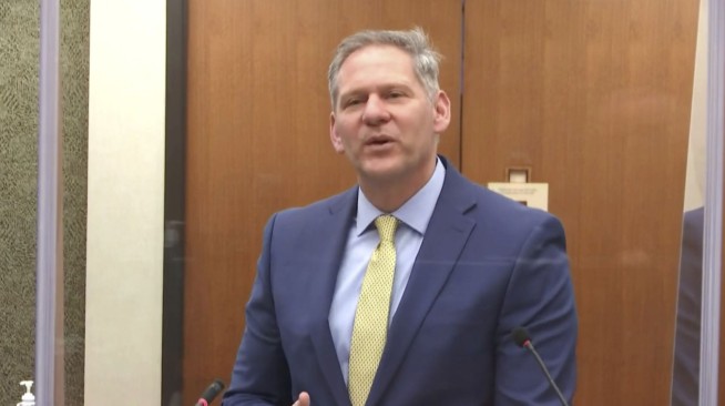 Police chief: Kneeling on Floyd's neck violated policy