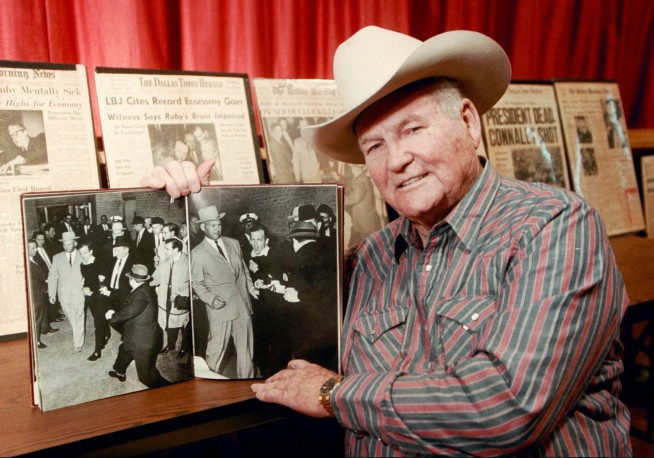 Jim Leavelle, lawman at Lee Harvey Oswald's side, dies at 99