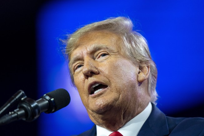 Trump pitches a sequel, but shies away from attacking rivals