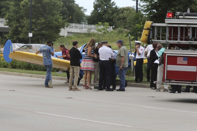Small plane lands on Chicago's busy Lake Shore Drive