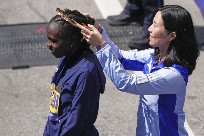 'The runners are coming': Lokedi breaks Boston Marathon course record, John Korir takes men's race