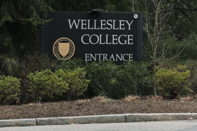Wellesley College students call for admission of trans men
