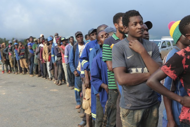 Cyclone's huge floods leave hundreds dead in southern Africa