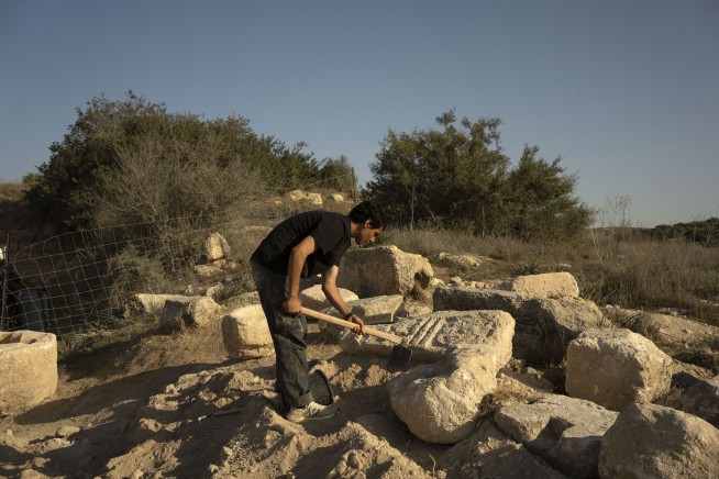 Israeli archaeologists excavating 'Jesus midwife' tomb