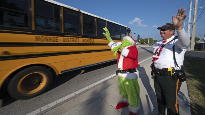 Deputy dressed as Grinch gives onions to speeding drivers