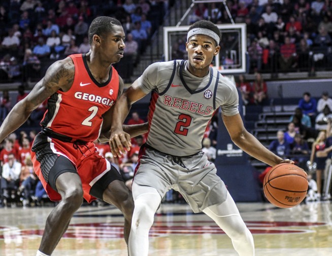 Mississippi players kneel during anthem in response to rally