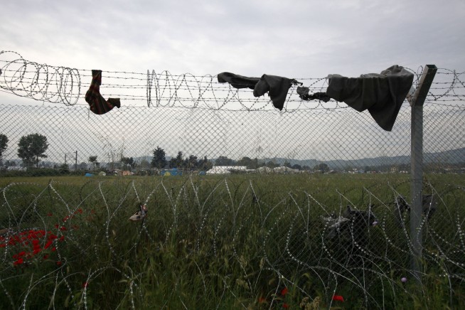 Greek police evacuate hundreds from Idomeni refugee camp