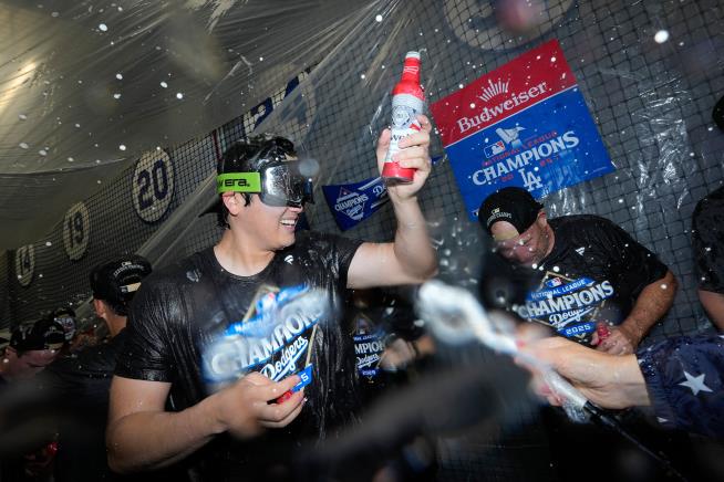 Blue Jays in World Series for first time since before Ohtani was born, while Dodgers seek to repeat