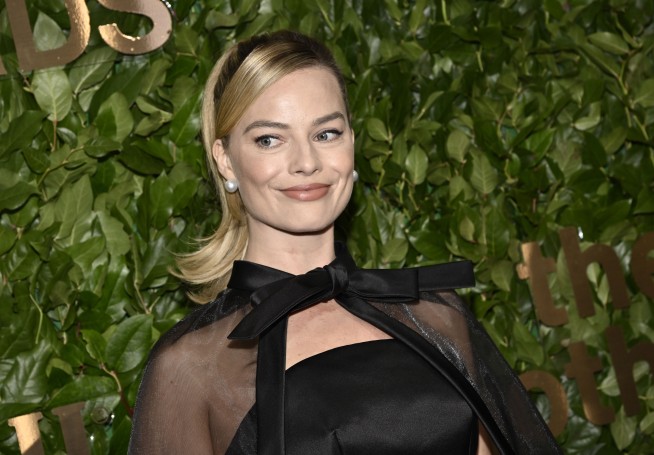 'Past Lives,' Lily Gladstone win at Gotham Awards, while Robert De Niro says his speech was edited