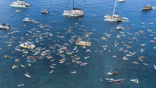 Maui remembers the 102 lost in the Lahaina wildfire with a paddle out 1 year after devastating blaze