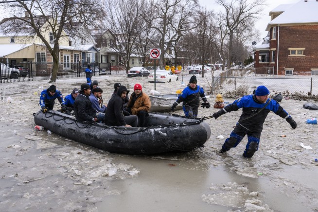 'Life-threatening cold' hits parts of US following deadly weekend flooding