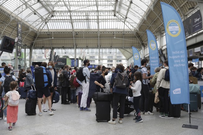 France’s virus pass now required in restaurants, trains