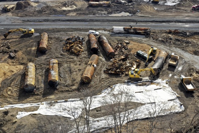 EPA orders 'pause' of derailment contaminated waste removal