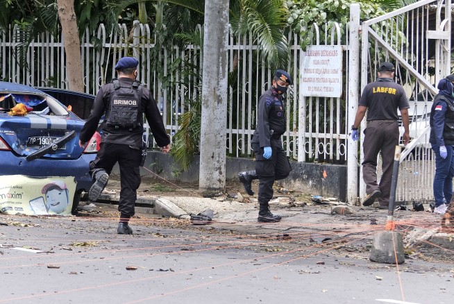 Newlywed militant suspects blamed in Indonesia church attack